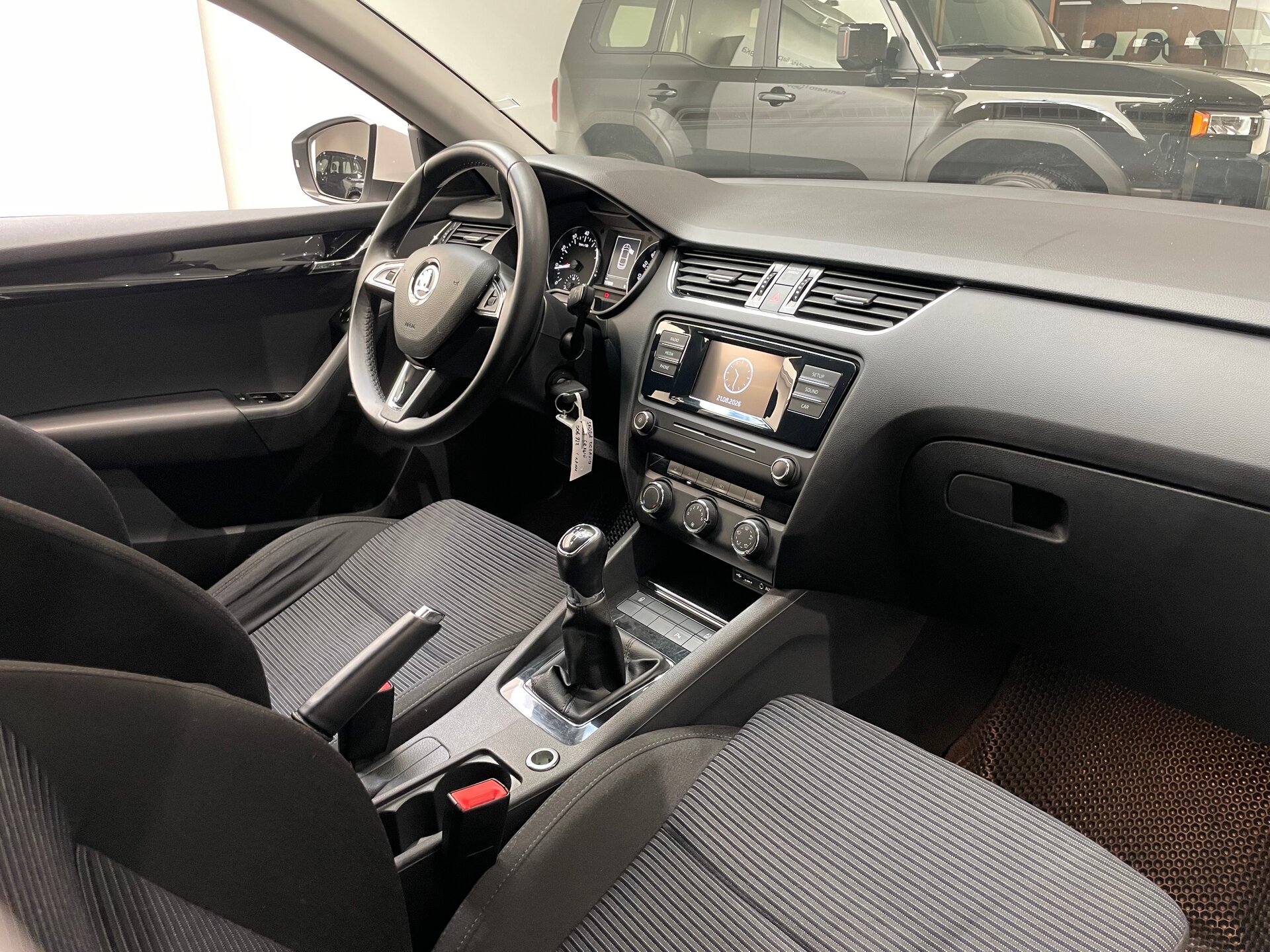 Автомобиль Skoda Octavia 1.6 MT (110 л.с.) - 11