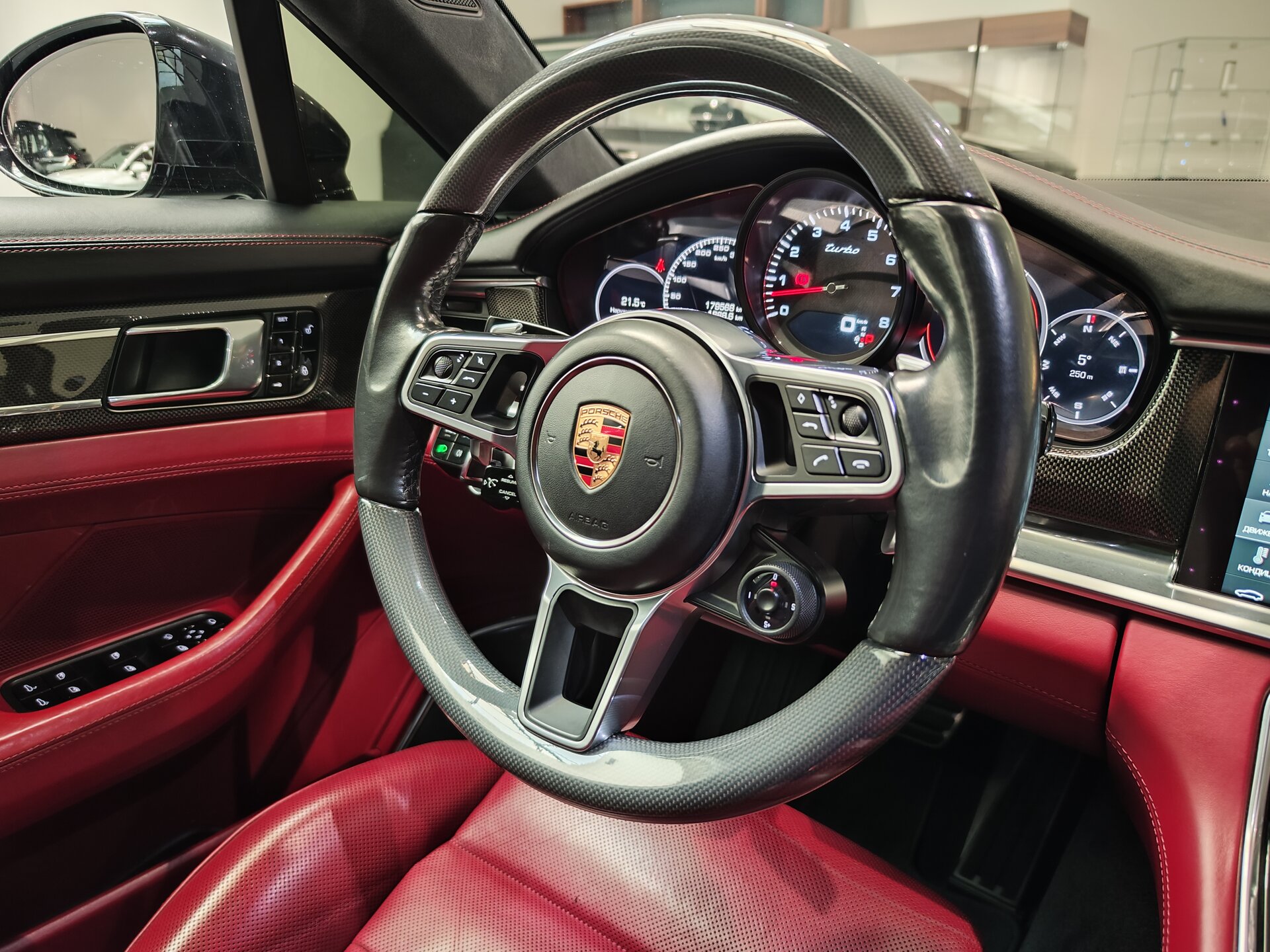 Автомобиль Porsche Panamera Turbo 4.0 AMT (550 л.с.) 4WD - 16