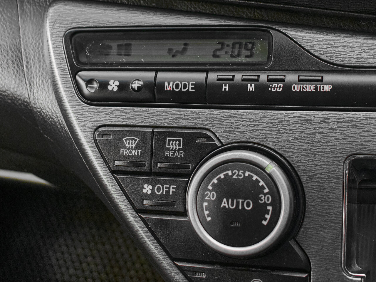 Купить Toyota ISis 1.8 CVT (144 л.с.), 2010 в Екатеренбурге