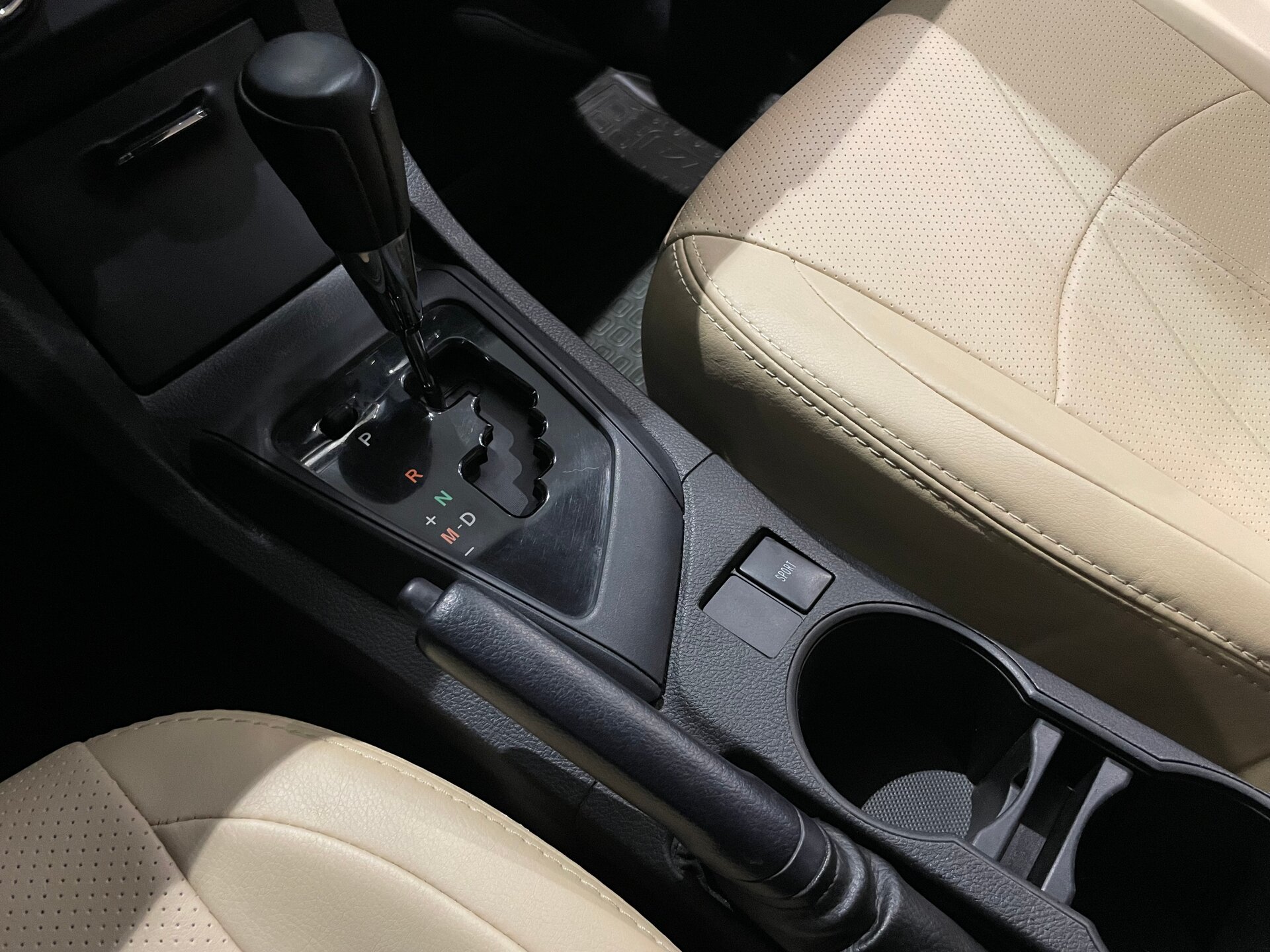 Автомобиль Toyota Corolla 1.6 CVT (122 л.с.) - 17
