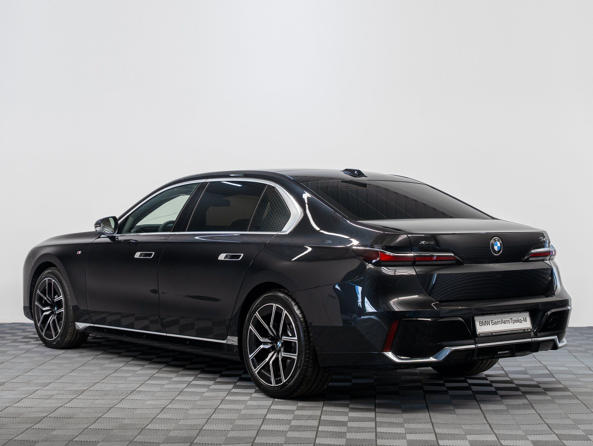 Автомобиль BMW 7 серии 740i xDrive 3.0 AT (380 л.с.) 4WD - 4