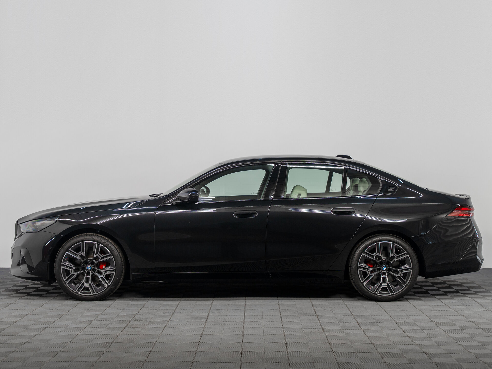 Автомобиль BMW 5 серии 540d xDrive 3.0d AT (303 л.с.) 4WD - 6