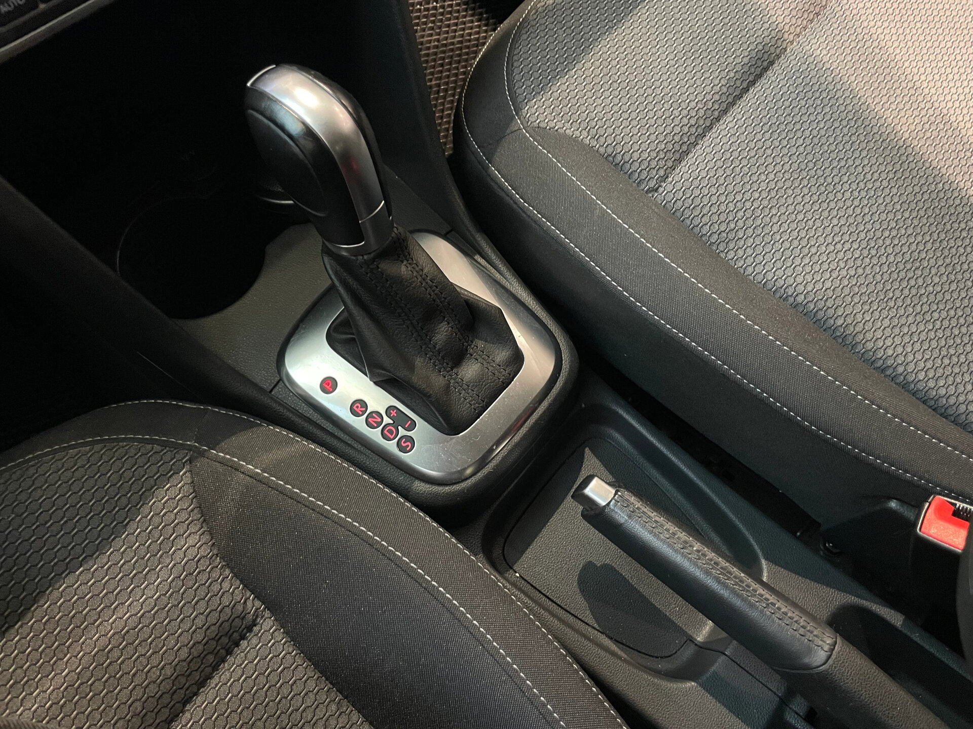 Автомобиль Volkswagen Polo 1.6 AT (110 л.с.) - 17