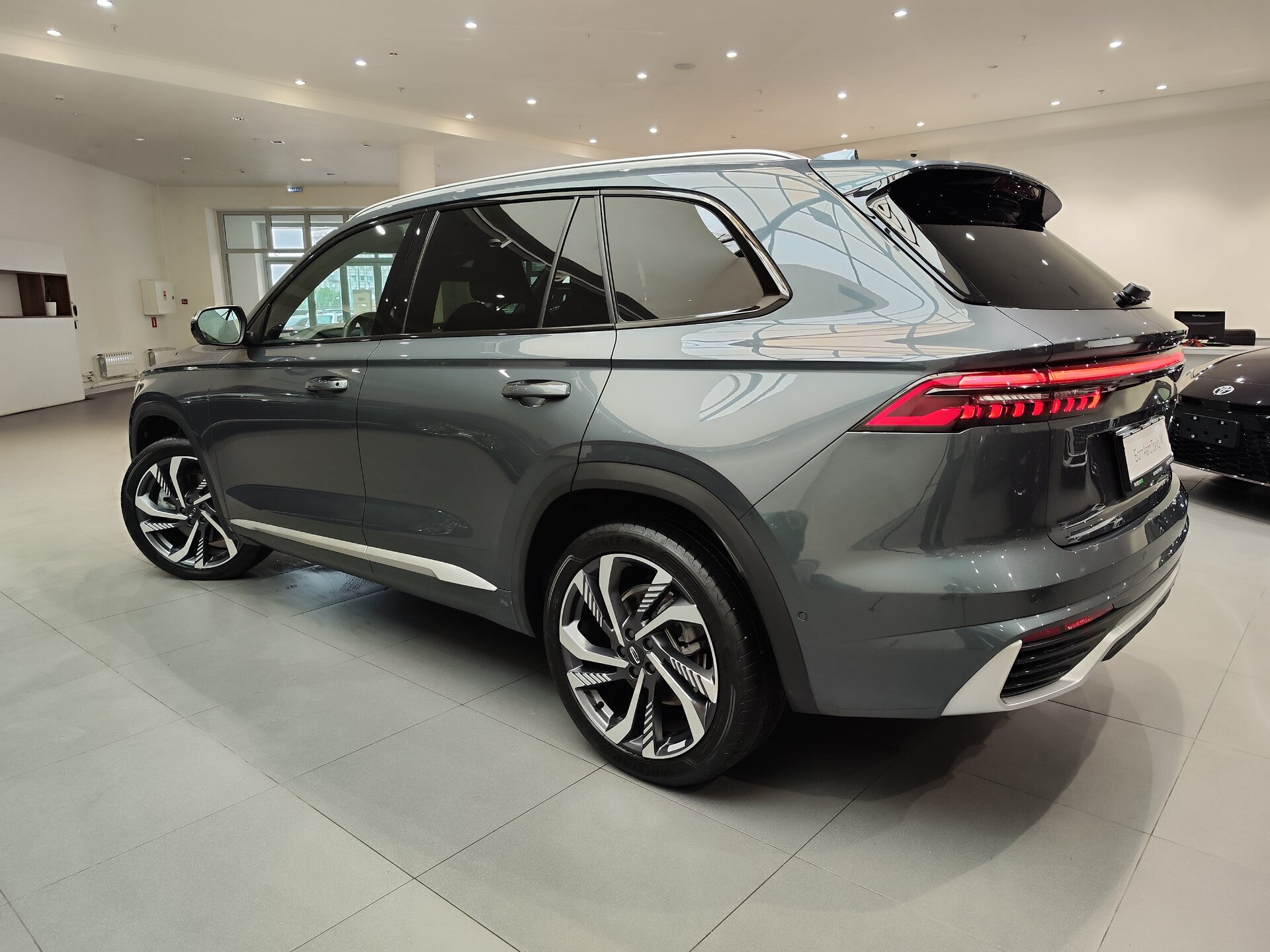 Автомобиль Geely Monjaro 2.0 AT (238 л.с.) 4WD - 4