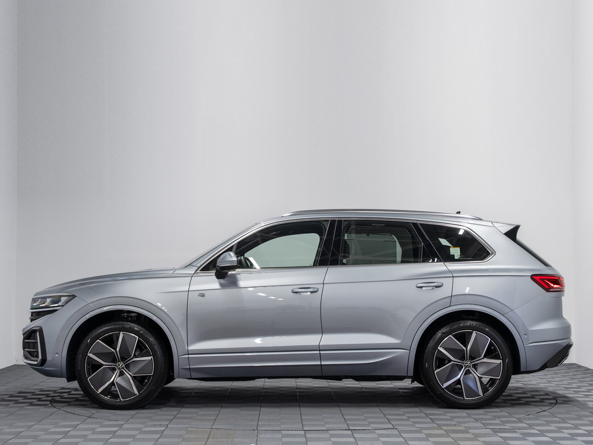 Автомобиль Volkswagen Touareg 3.0d AT (286 л.с.) 4WD - 11