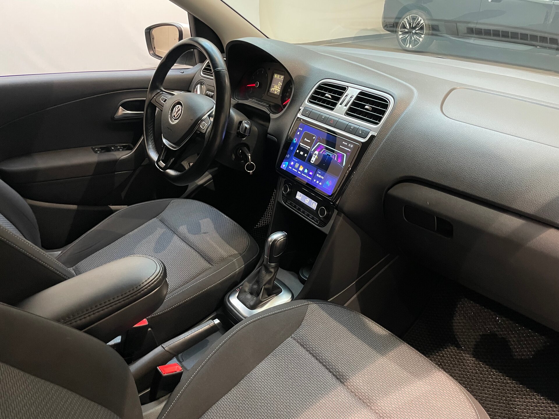 Автомобиль Volkswagen Polo 1.6 AT (110 л.с.) - 11