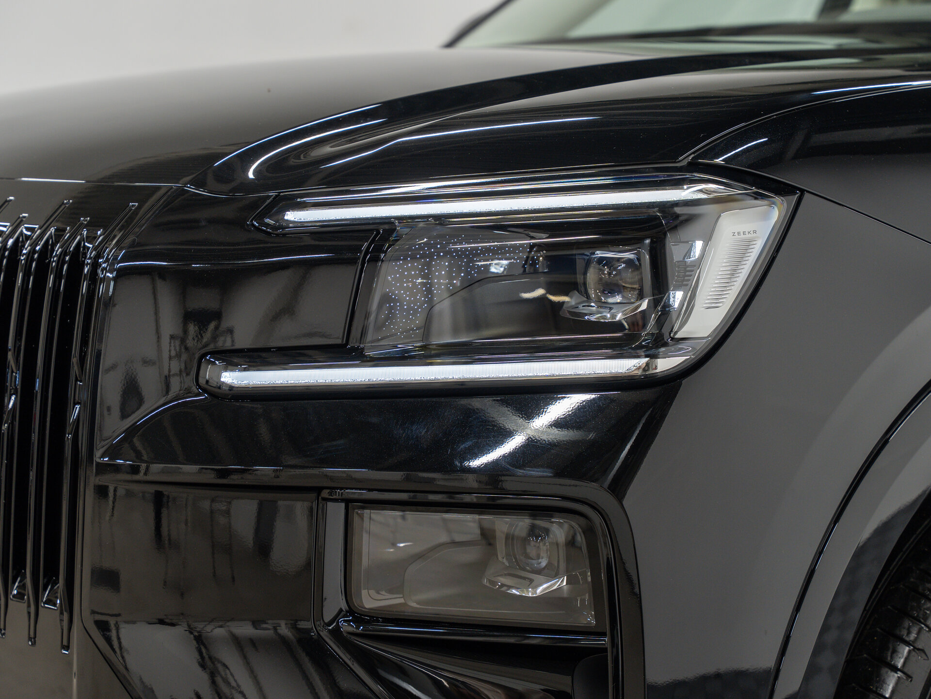 Автомобиль Zeekr 8X 70 kWh 2.0hyb AT (898 л.с.) 4WD - 2
