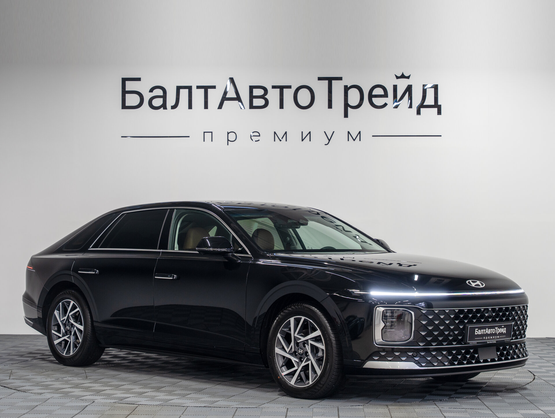 Автомобиль Hyundai Grandeur 1.6hyb AT (230 л.с.) - 5