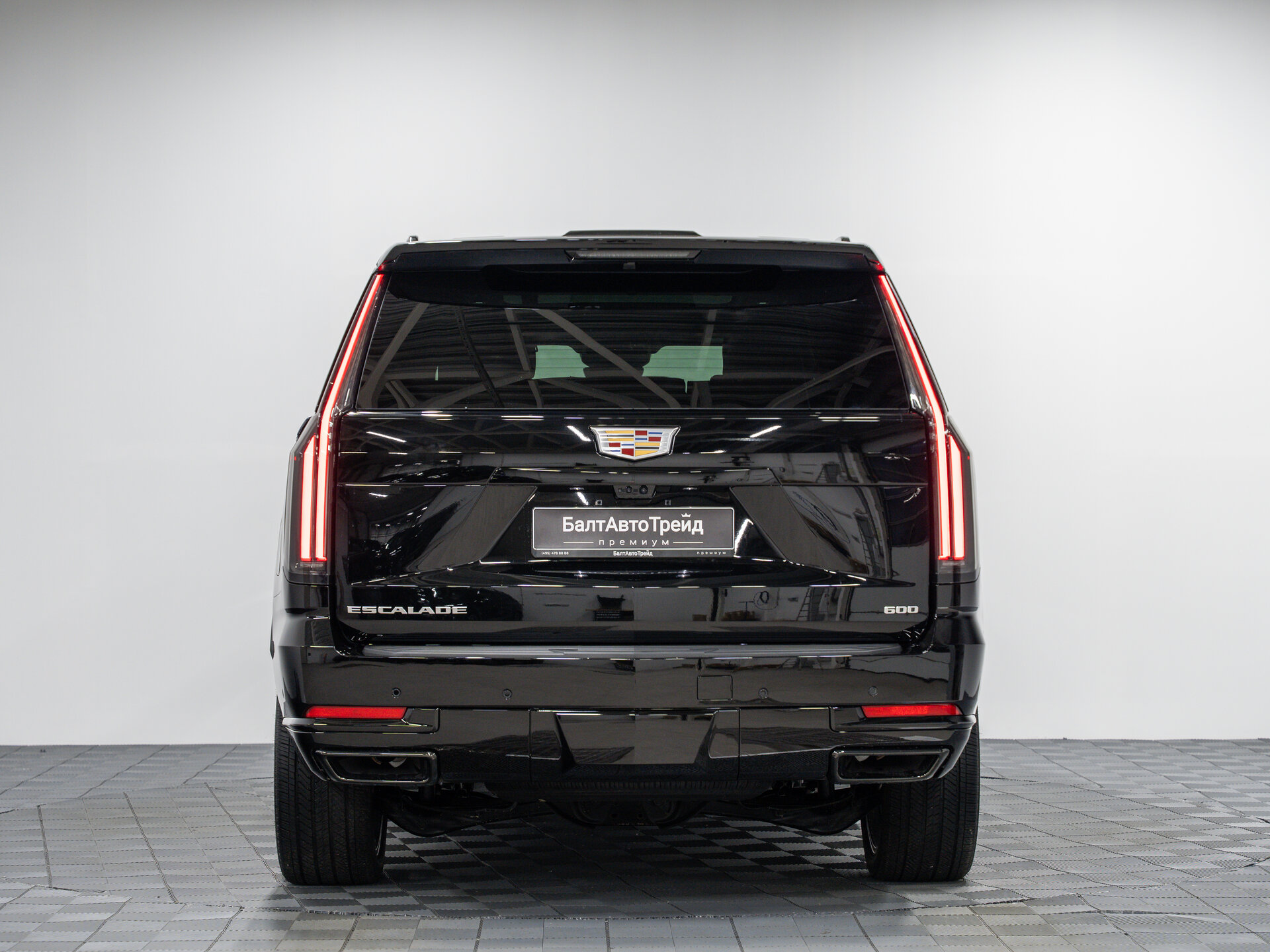 Автомобиль Cadillac Escalade 6.2 AT (420 л.с.) 4WD - 8