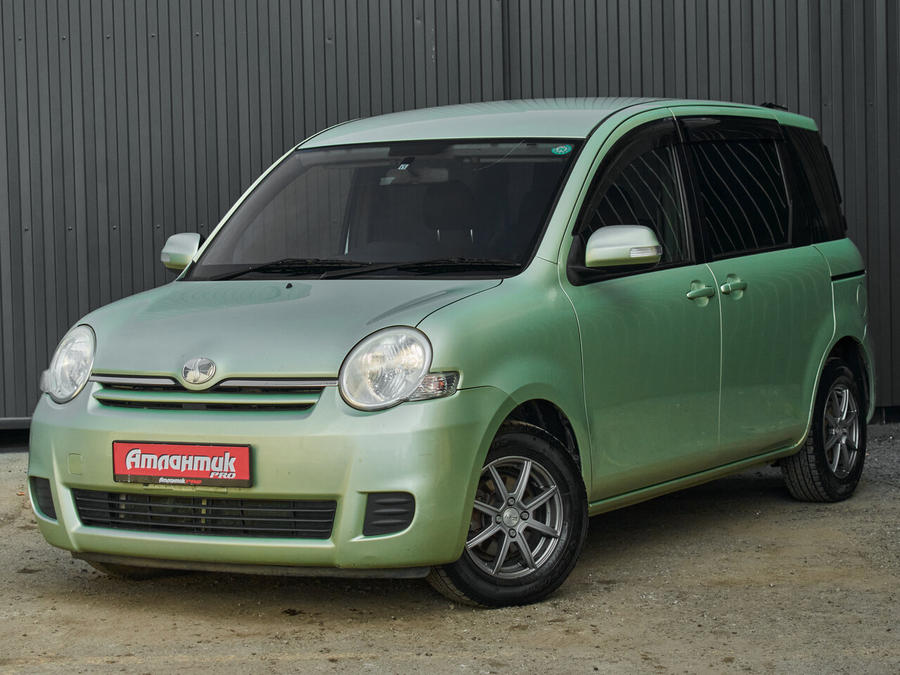 Купить Toyota Sienta 1.5 CVT (110 л.с.), 2012 в Екатеренбурге