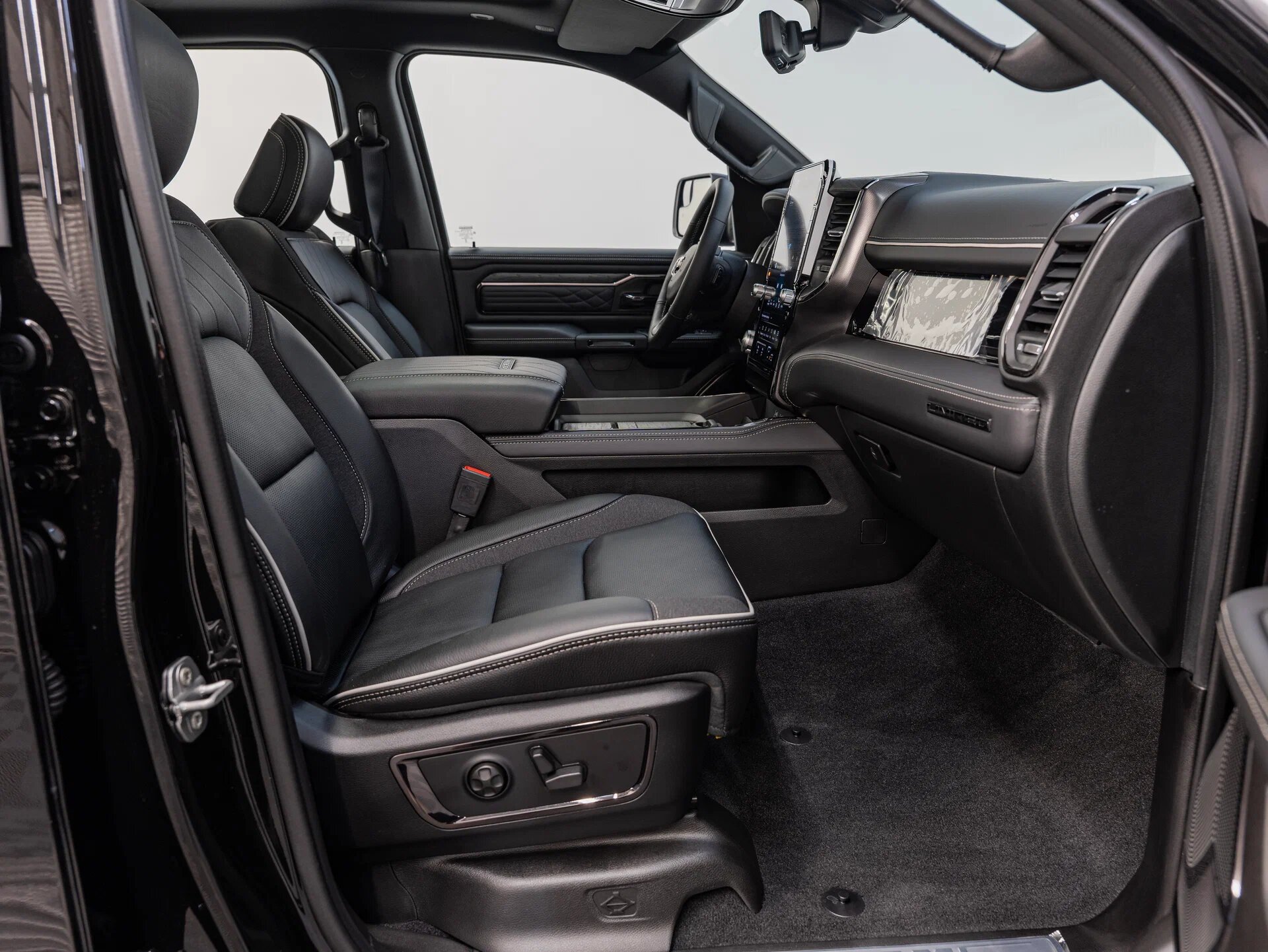 Автомобиль RAM 1500 Crew Cab 3.0 AT (540 л.с.) 4WD - 8
