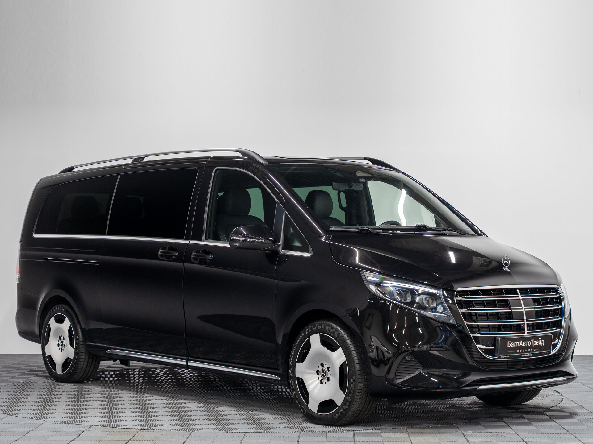 Автомобиль Mercedes-Benz V-Класс 300 d экстра длинный 2.0d AT (237 л.с.) 4WD - 5