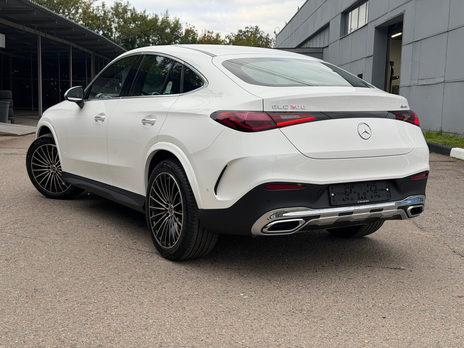 Автомобиль Mercedes-Benz GLC Coupe 300 2.0 AT (258 л.с.) 4WD - 4
