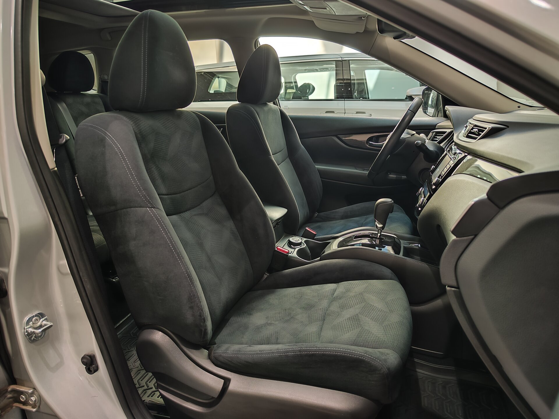 Автомобиль Nissan X-Trail 2.0 CVT (144 л.с.) 4WD - 14