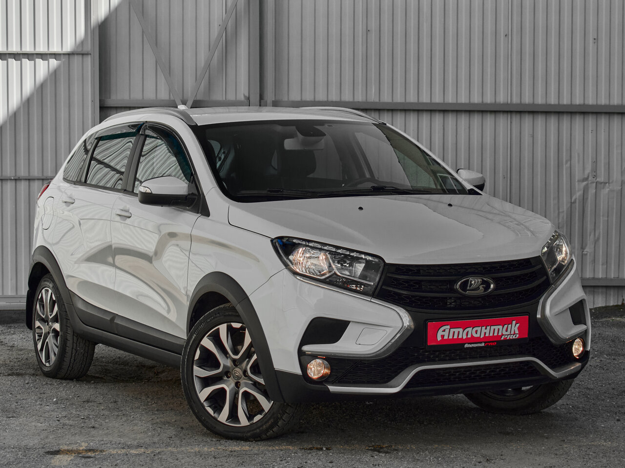 Купить Lada (ВАЗ) XRAY Cross 1.6 CVT (113 л.с.), 2019 в Екатеренбурге