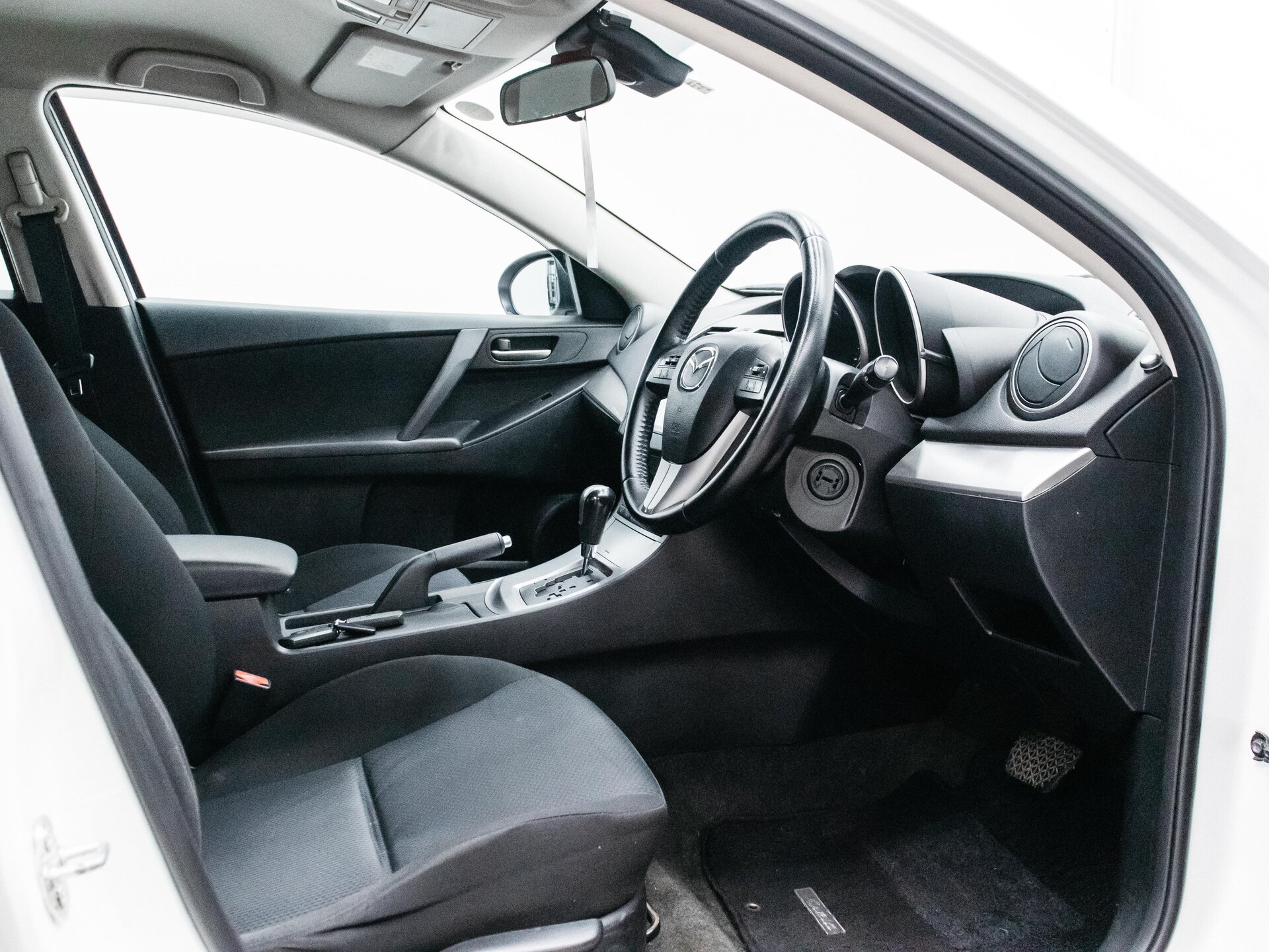 Mazda Axela 2010 16