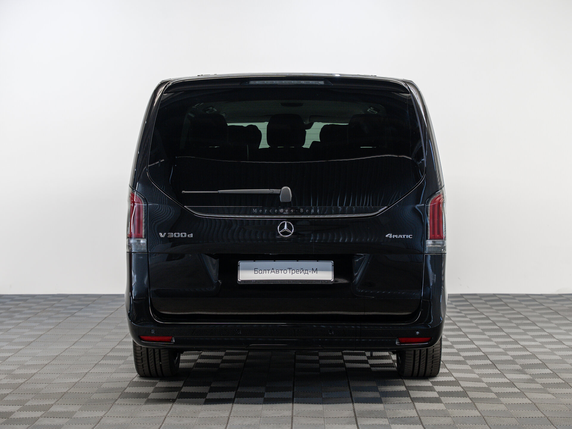 Автомобиль Mercedes-Benz V-Класс 300 d экстра длинный 2.0d AT (237 л.с.) 4WD - 7