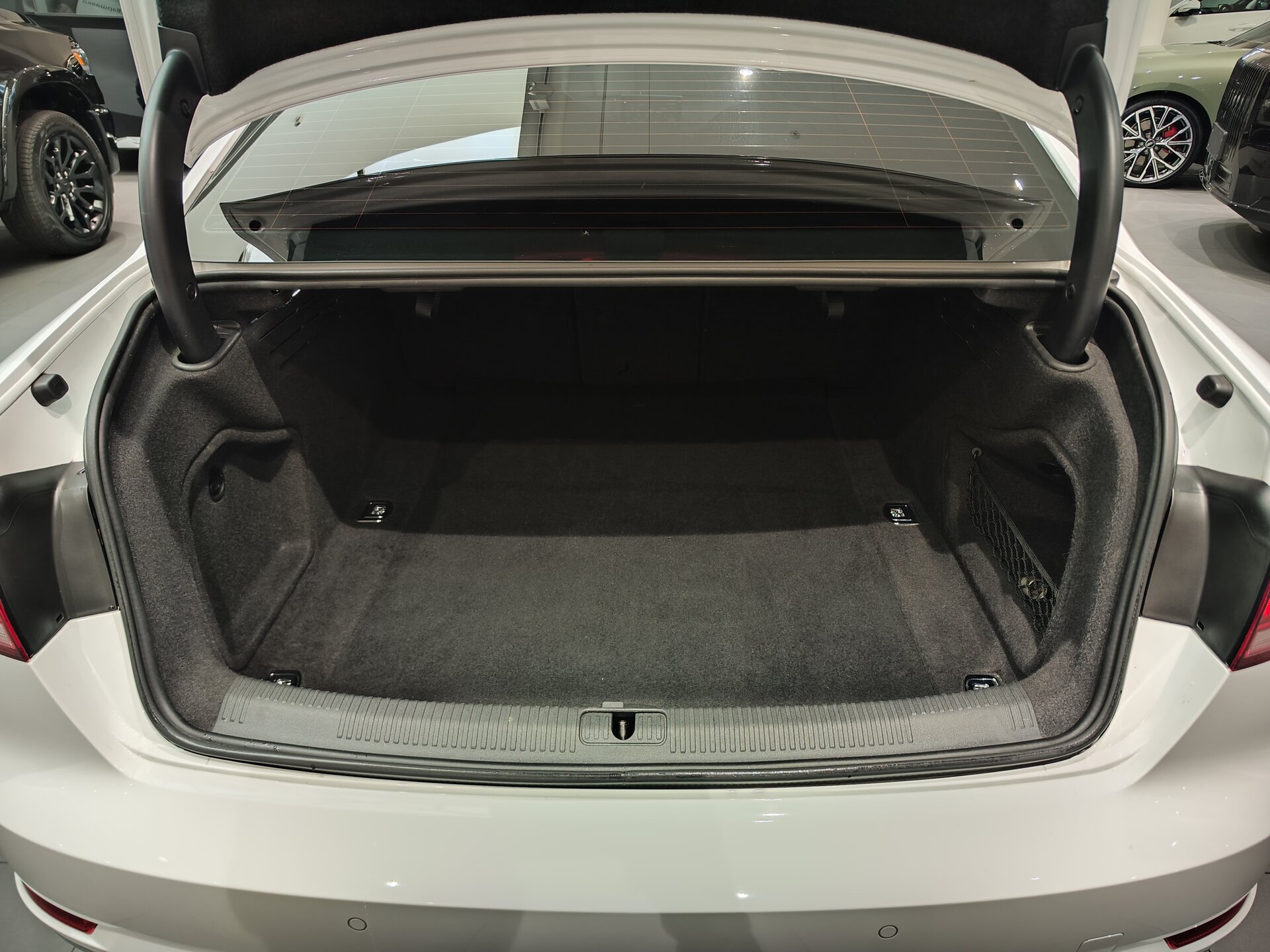 Автомобиль Audi A4 2.0 AMT (249 л.с.) 4WD - 10
