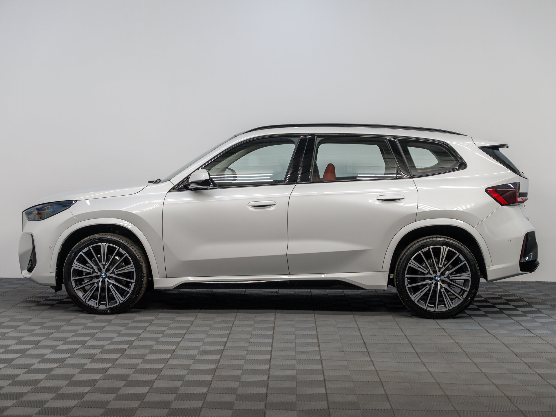 Автомобиль BMW X1 25Li xDrive 2.0 AMT (204 л.с.) 4WD - 8