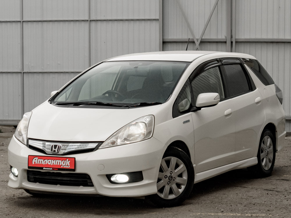 Купить Honda Fit Shuttle 1.3hyb CVT (88 л.с.), 2013 в Екатеренбурге