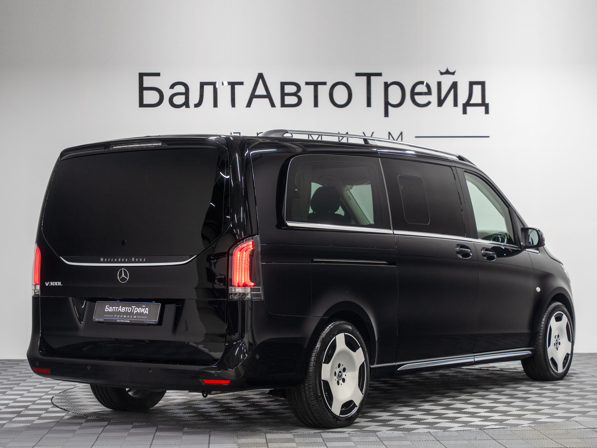 Автомобиль Mercedes-Benz V-Класс 300 экстра длинный 2.0 AT (231 л.с.) - 8