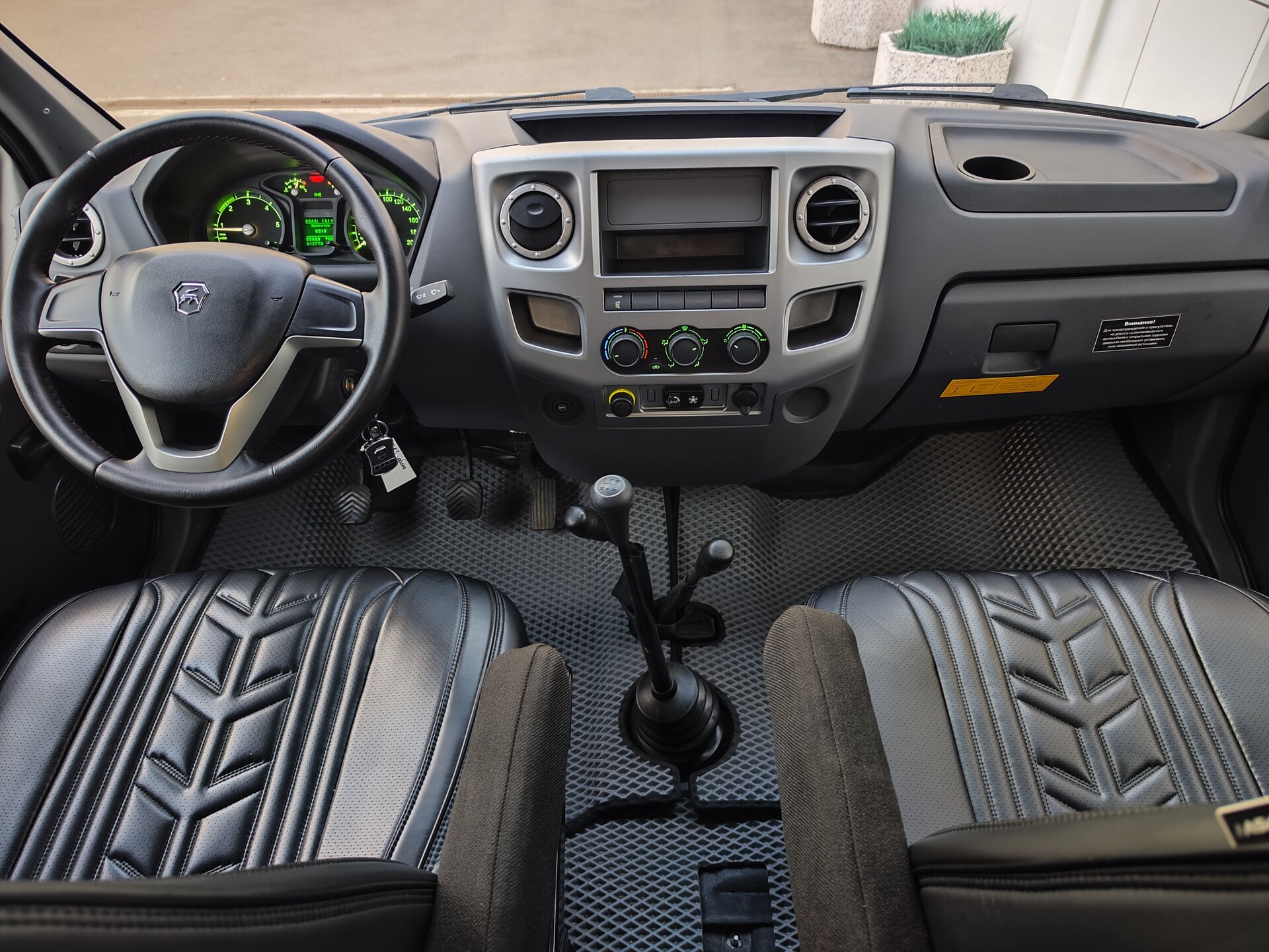 Автомобиль ГАЗ   - 12