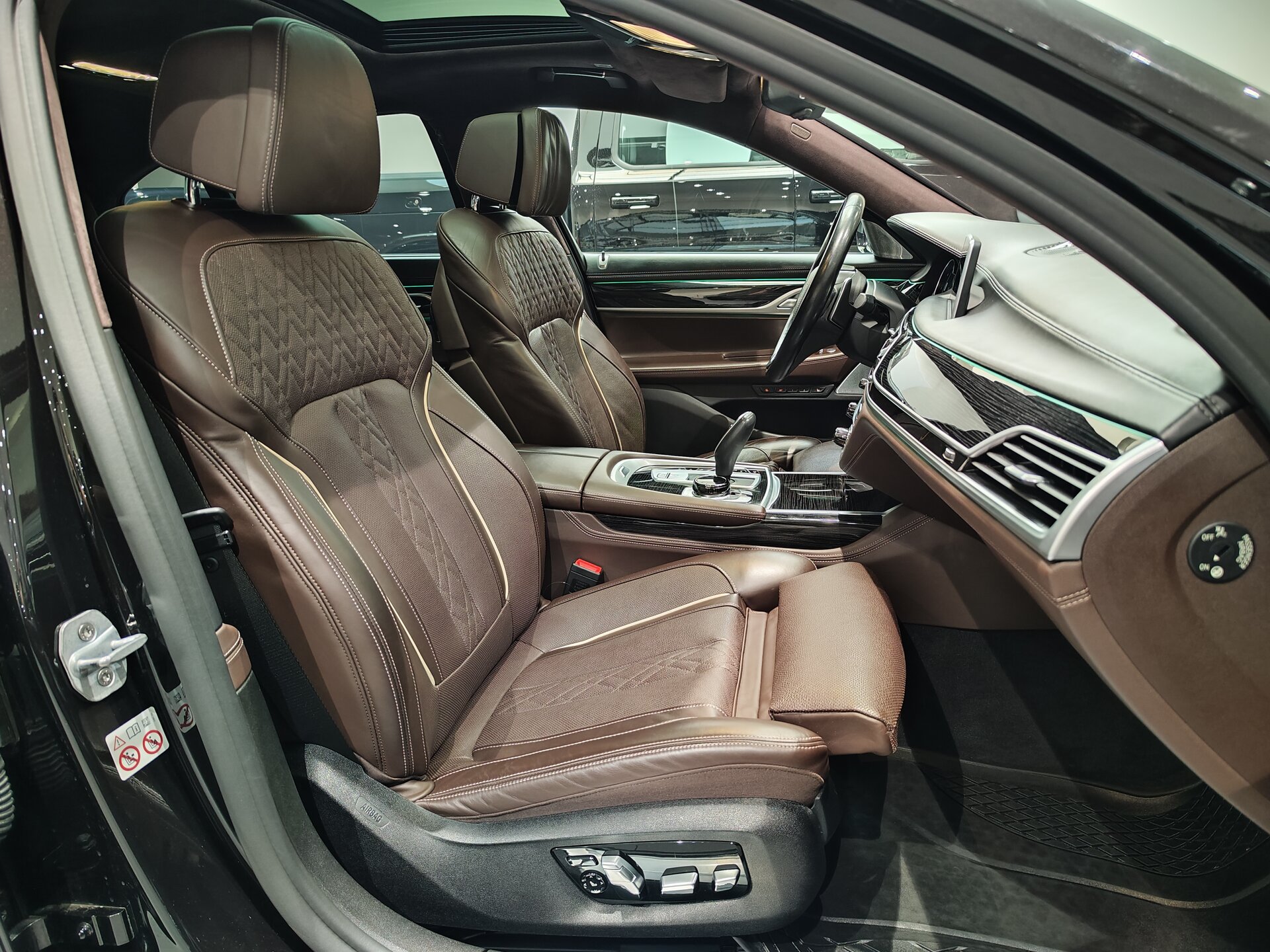 Автомобиль BMW 7 серии 750d xDrive 3.0d AT (400 л.с.) 4WD - 13