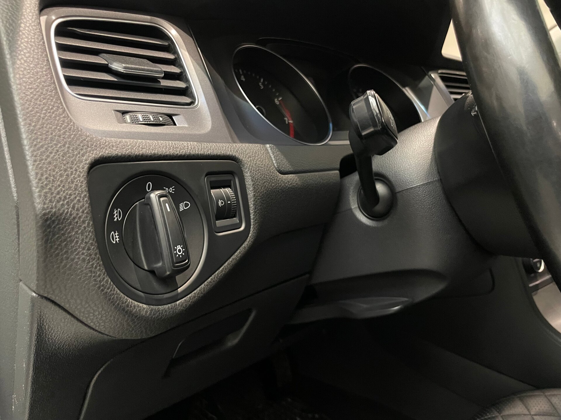 Автомобиль Volkswagen Golf 1.4 AMT (122 л.с.) - 20