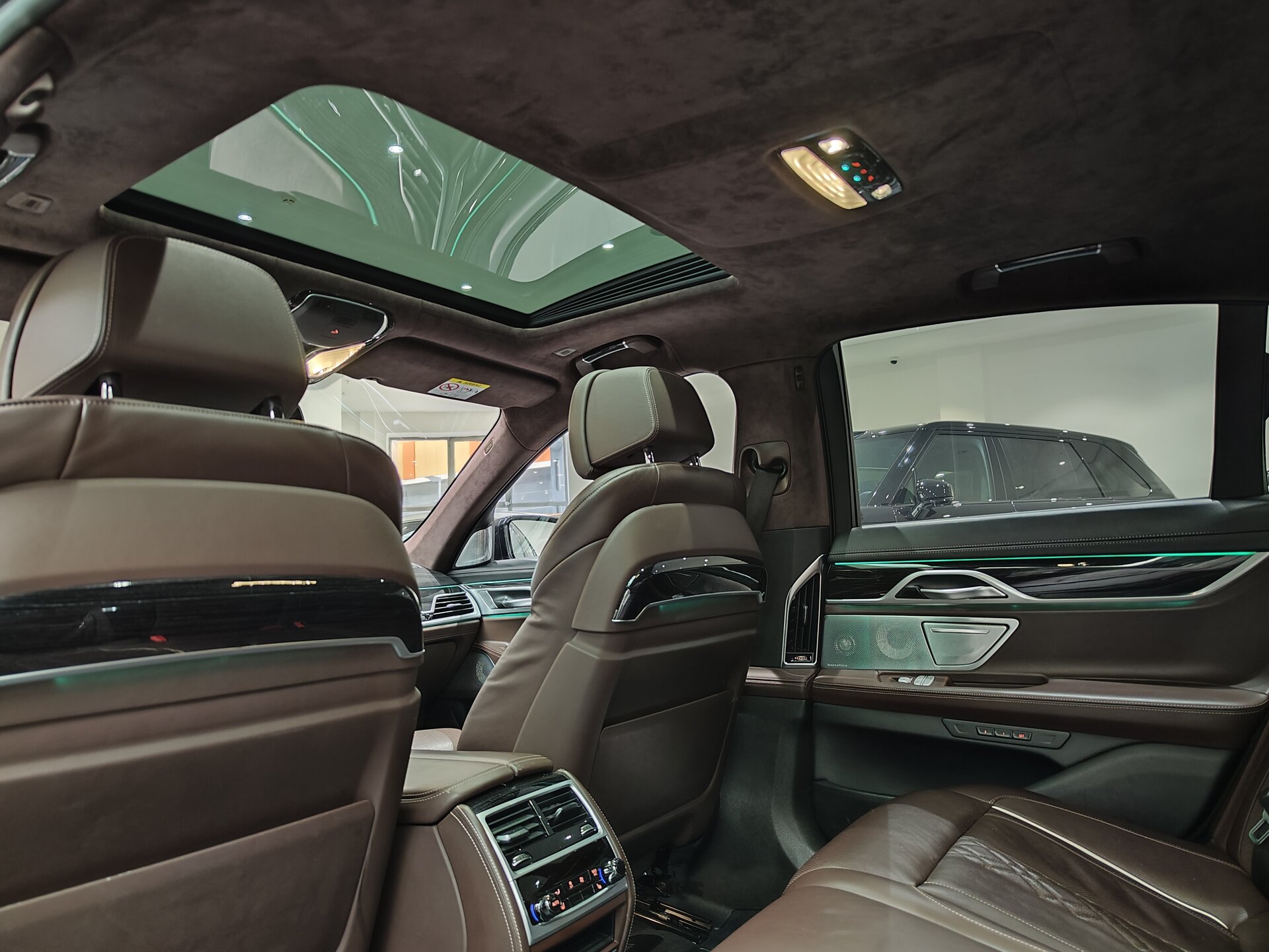 Автомобиль BMW 7 серии 750d xDrive 3.0d AT (400 л.с.) 4WD - 10