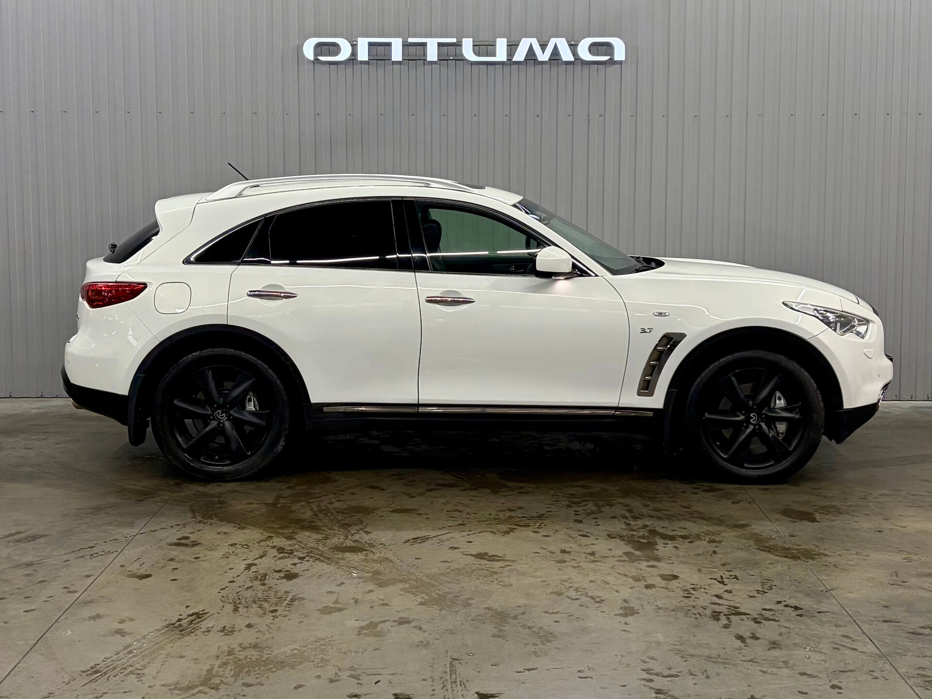 Infiniti QX70 