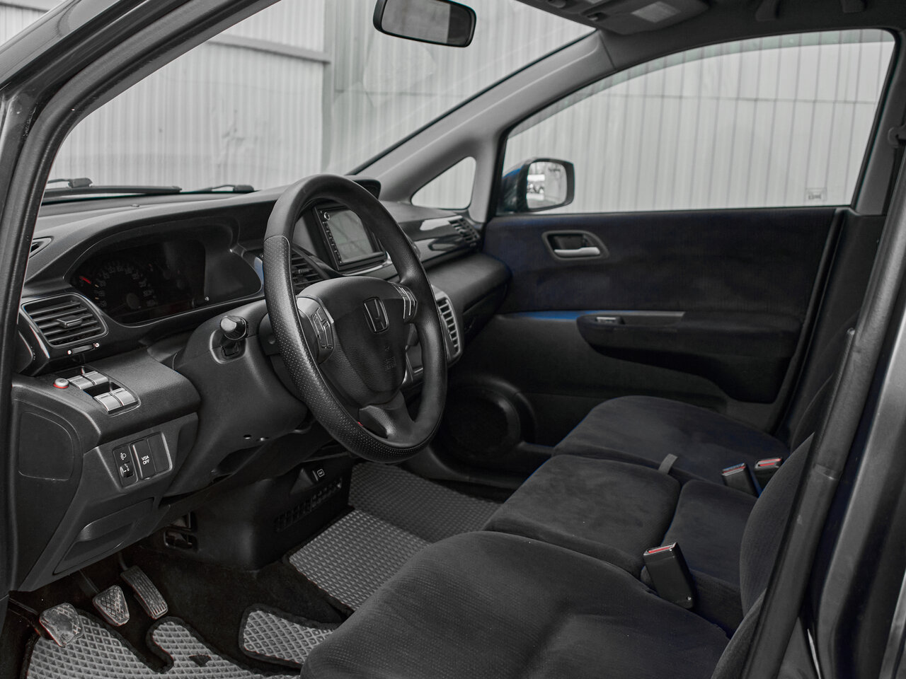 Купить Honda FR-V 1.8 MT (140 л.с.), 2008 в Екатеренбурге