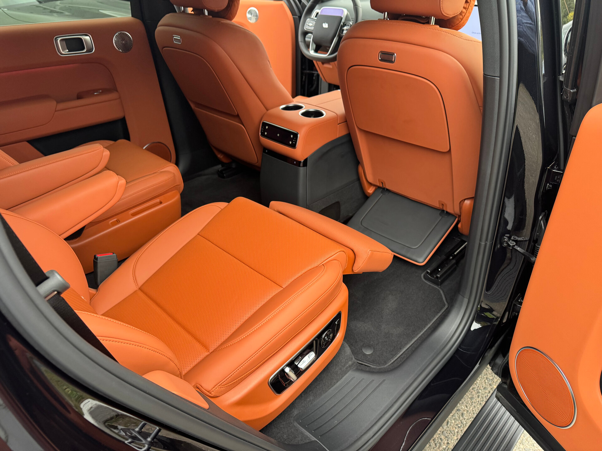 Автомобиль LiXiang L9 52.3 kWh 1.5hyb AT (449 л.с.) 4WD - 4