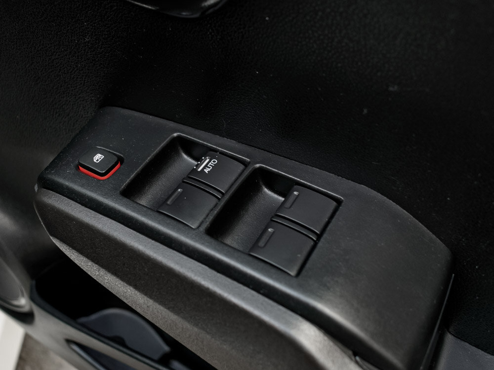 Купить Honda Fit Shuttle 1.3hyb CVT (88 л.с.), 2013 в Екатеренбурге
