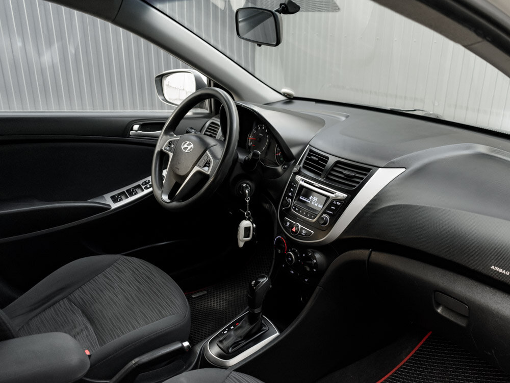 Купить Hyundai Solaris 1.6 AT (123 л.с.), 2015 в Екатеренбурге