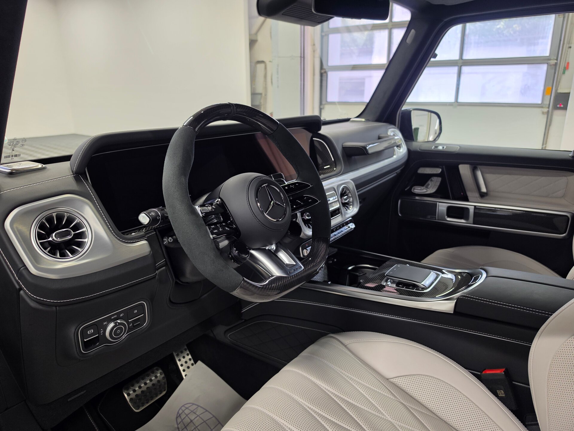 Автомобиль Mercedes-Benz G-Класс AMG 63 AMG 4.0 AT (585 л.с.) 4WD - 6