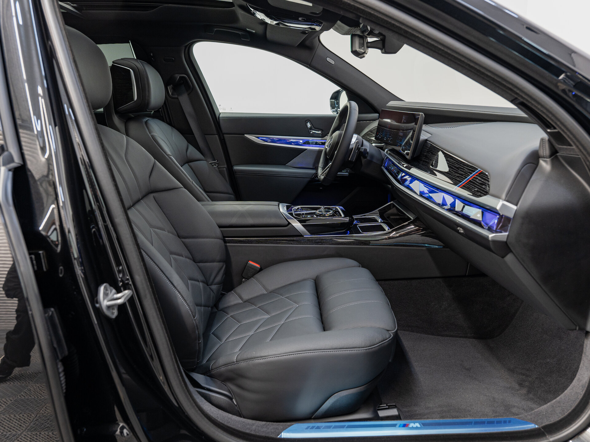 Автомобиль BMW 7 серии 740i xDrive 3.0 AT (380 л.с.) 4WD - 14
