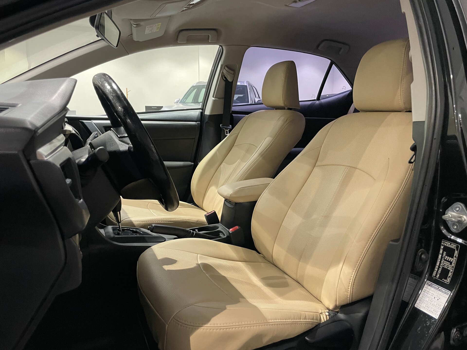 Автомобиль Toyota Corolla 1.6 CVT (122 л.с.) - 8