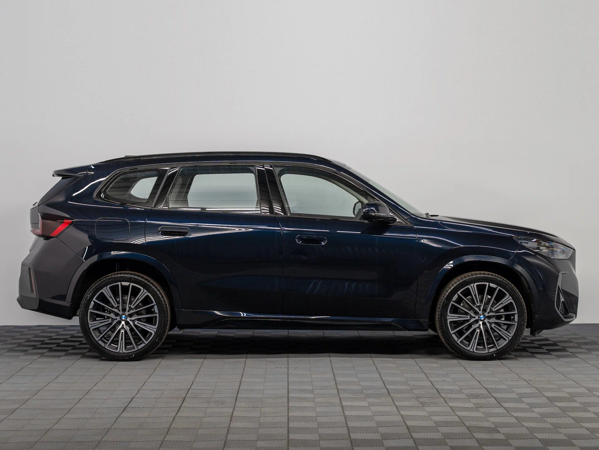 Автомобиль BMW X1 25Li xDrive 2.0 AMT (204 л.с.) 4WD - 7