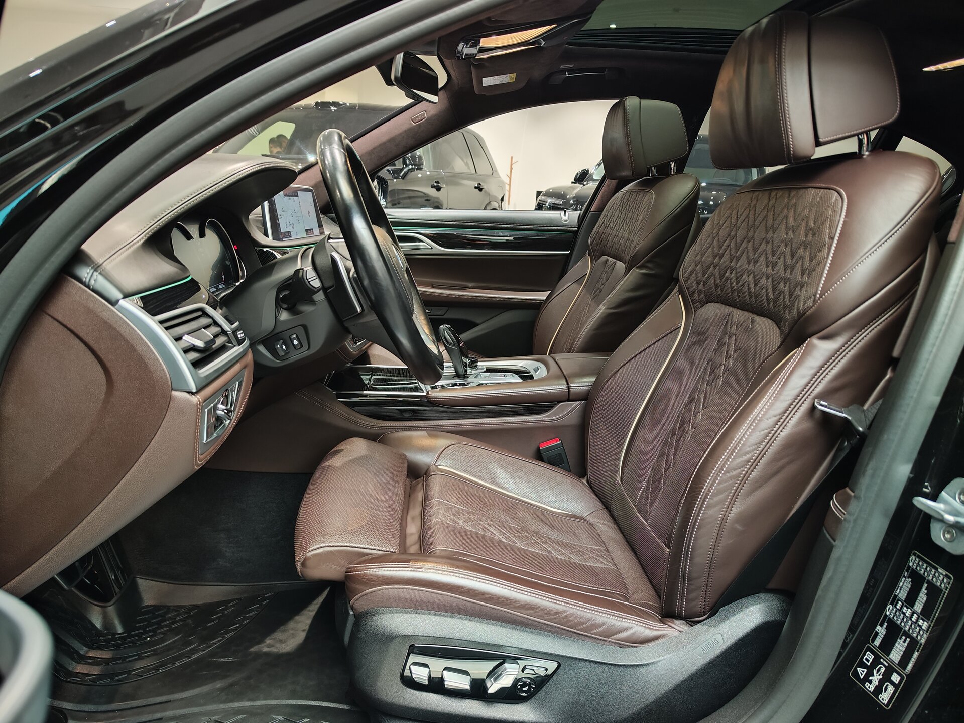 Автомобиль BMW 7 серии 750d xDrive 3.0d AT (400 л.с.) 4WD - 8