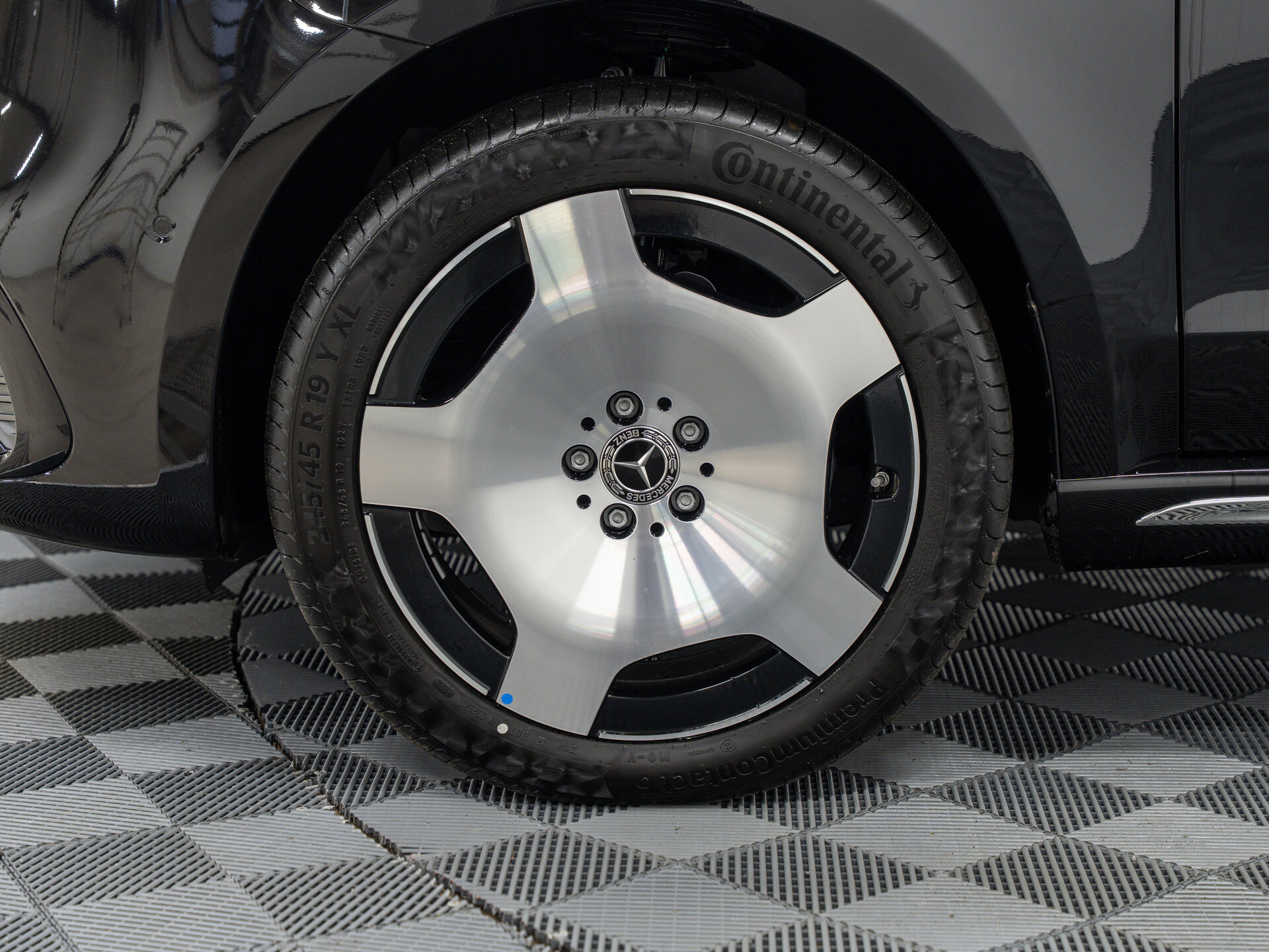 Автомобиль Mercedes-Benz V-Класс 300 d длинный 2.0d AT (237 л.с.) 4WD - 3