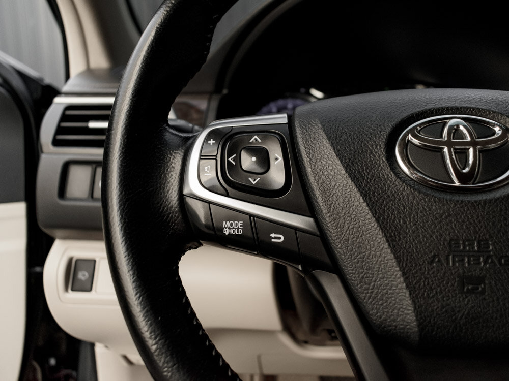 Купить Toyota Camry 2.5 AT (181 л.с.), 2015 в Екатеренбурге