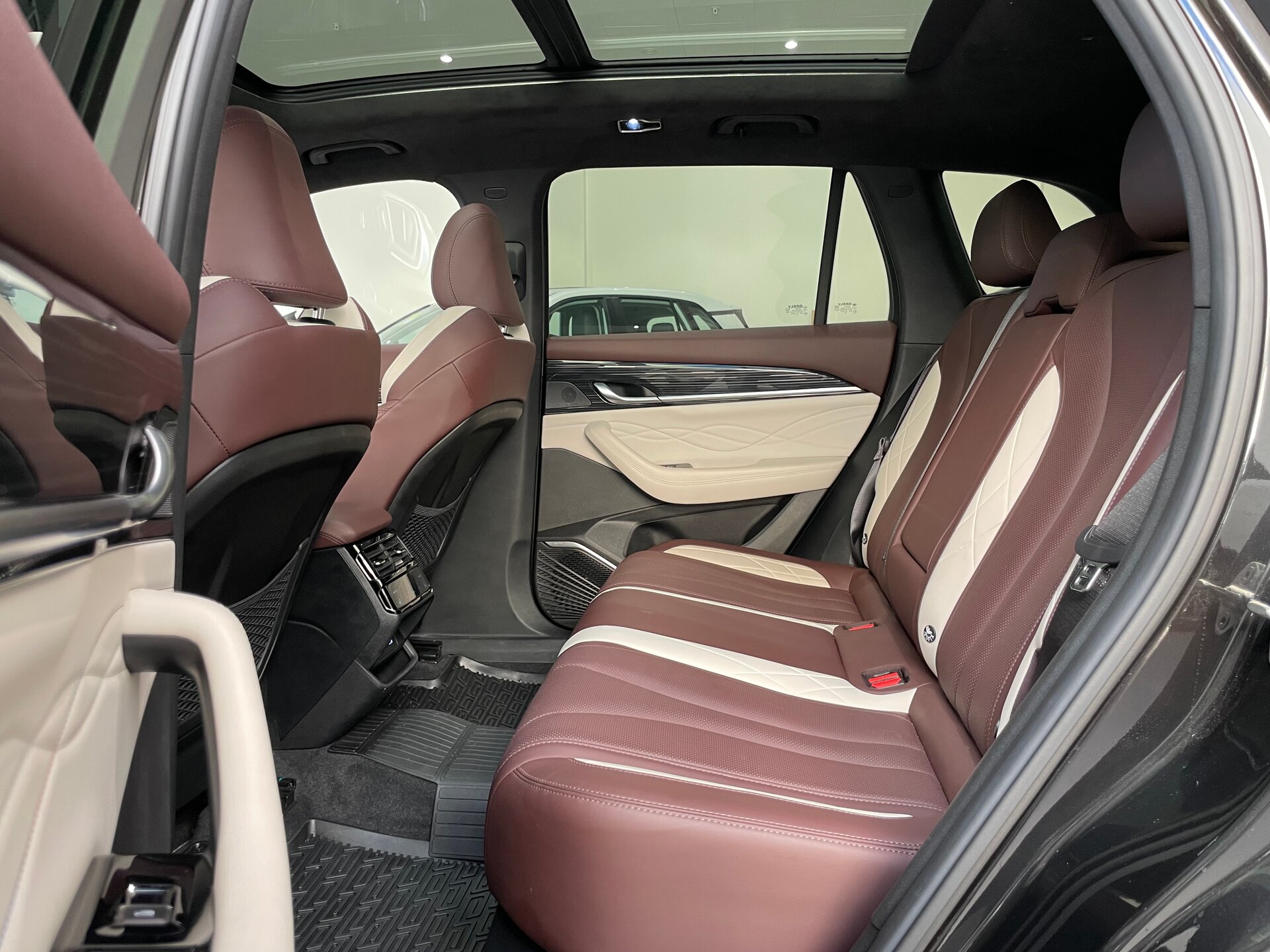 Автомобиль Geely Monjaro 2.0 AT (238 л.с.) 4WD - 9