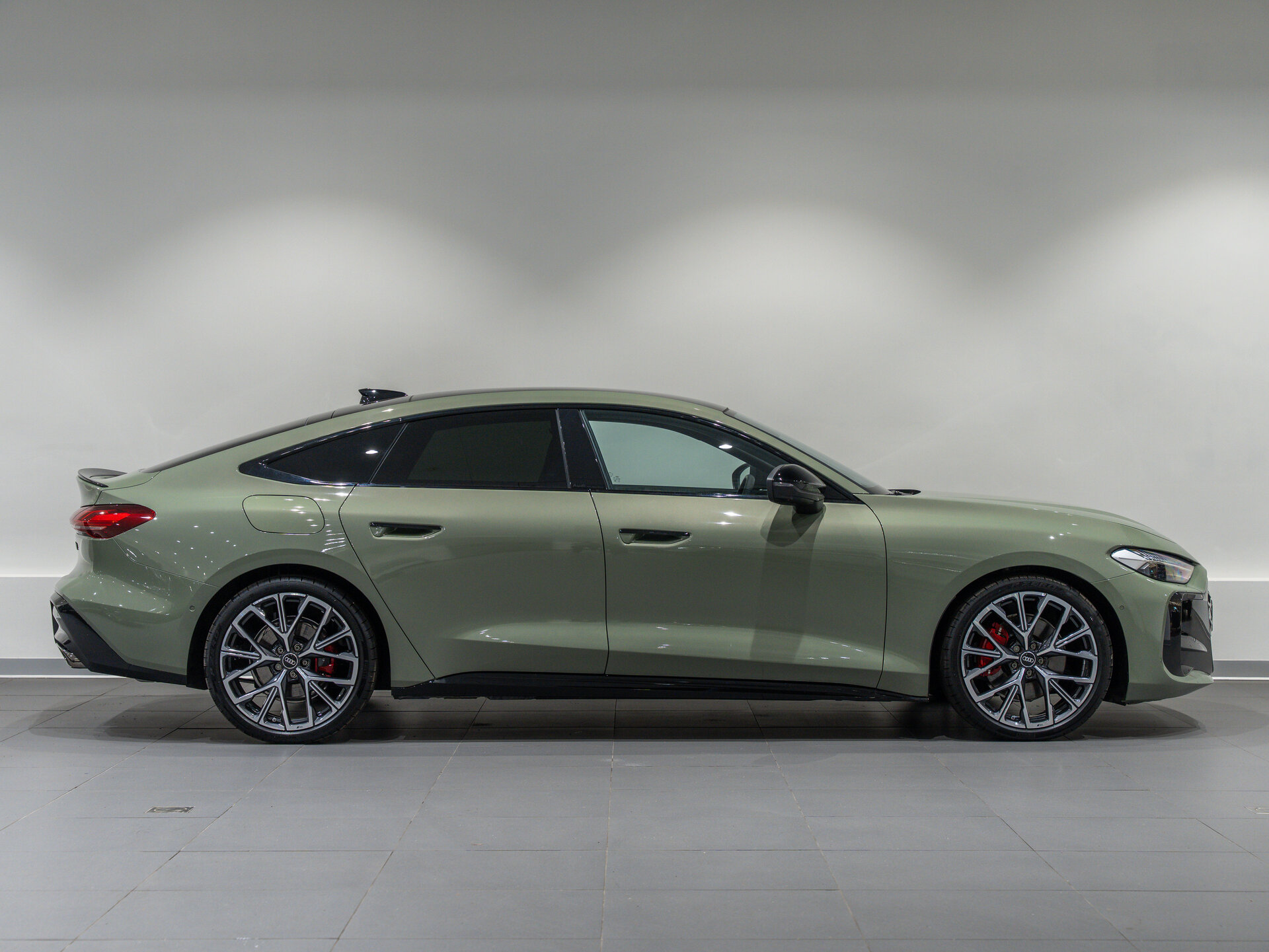 Автомобиль Audi A5 L 2.0 AMT (204 л.с.) 4WD - 4