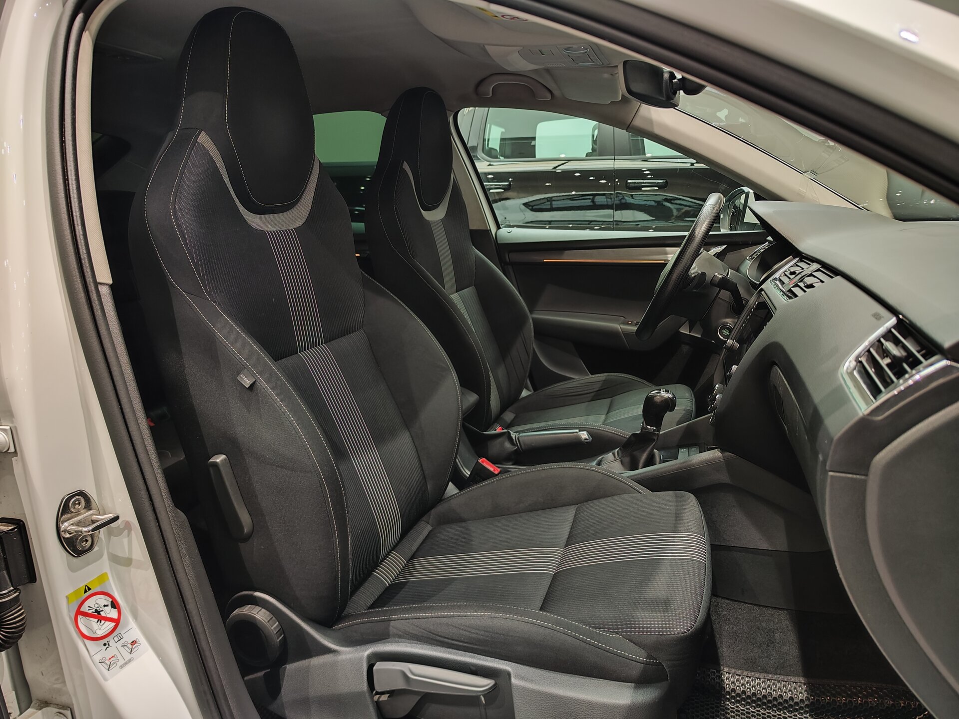 Автомобиль Skoda Octavia 1.8 AMT (180 л.с.) - 12