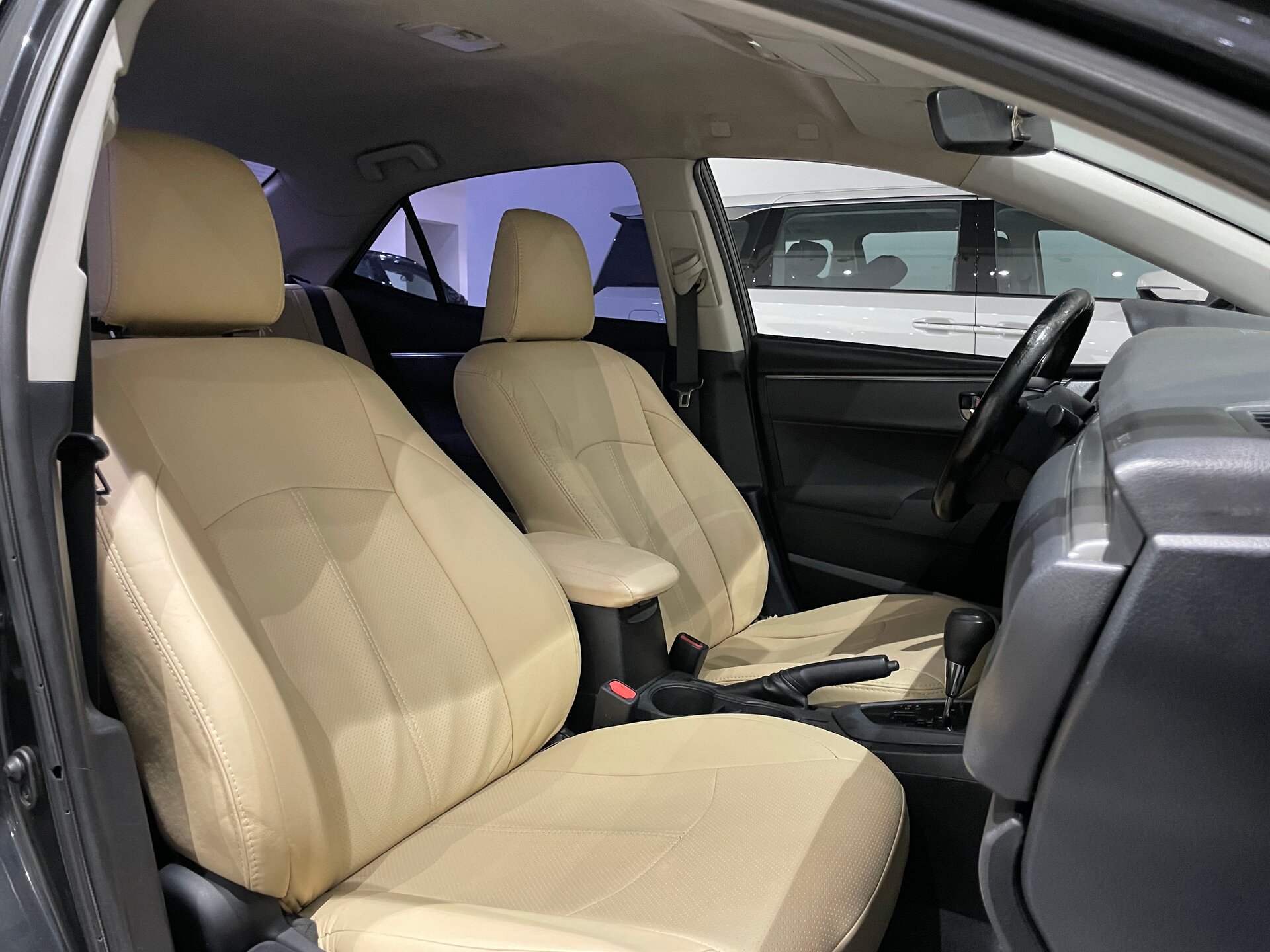 Автомобиль Toyota Corolla 1.6 CVT (122 л.с.) - 12