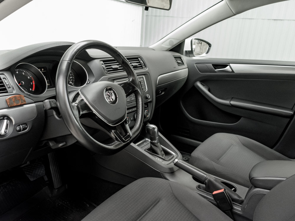 Купить Volkswagen Jetta 1.6 AT (110 л.с.), 2016 в Екатеренбурге