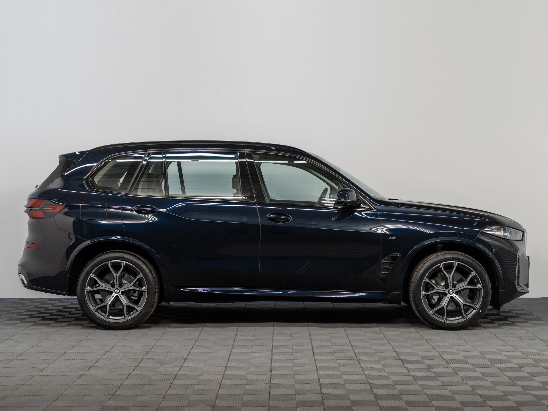 Автомобиль BMW X5 30Li 2.0 AT (258 л.с.) 4WD - 4