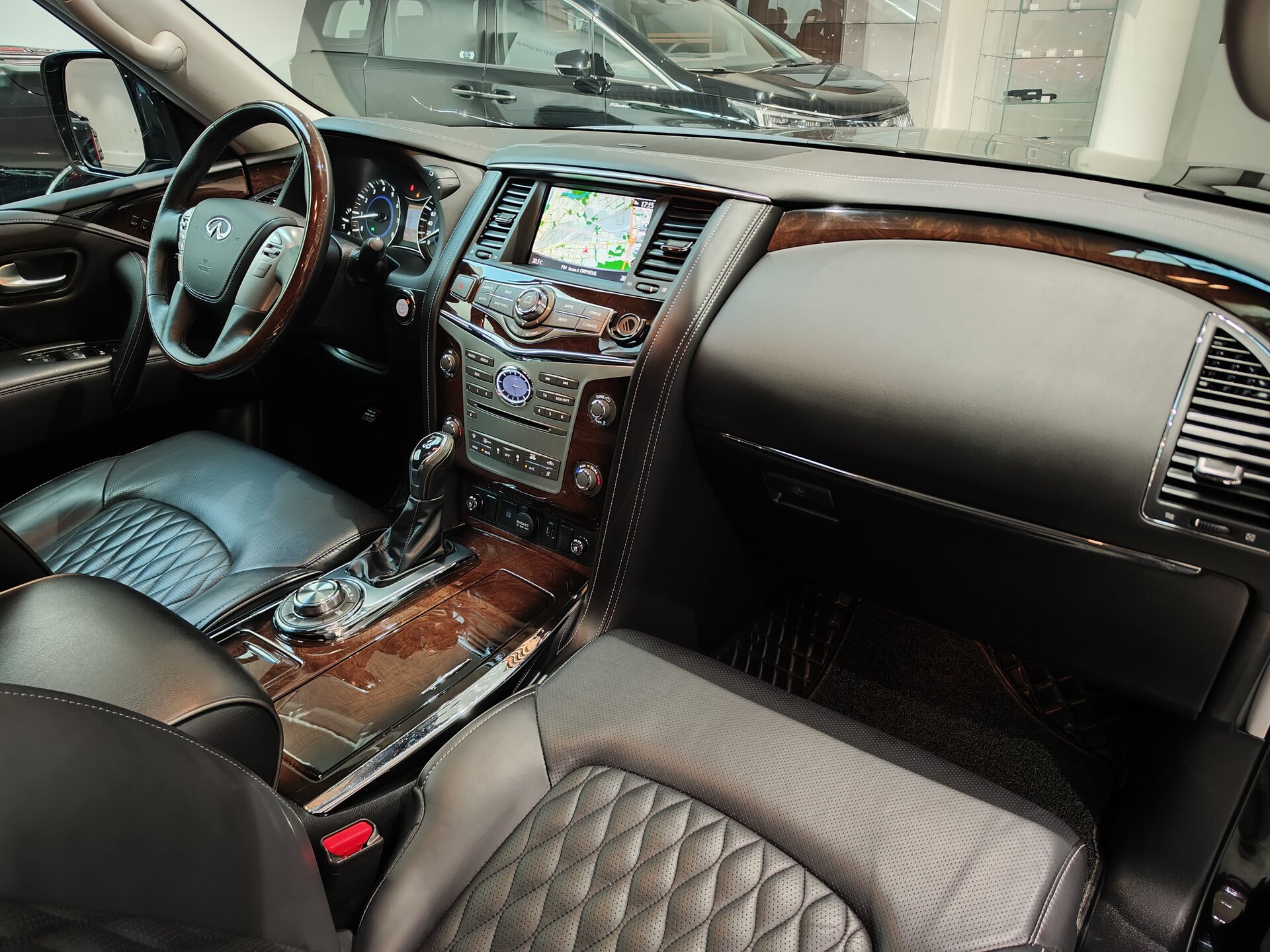 Автомобиль Infiniti QX80 5.6 AT (405 л.с.) 4WD - 17