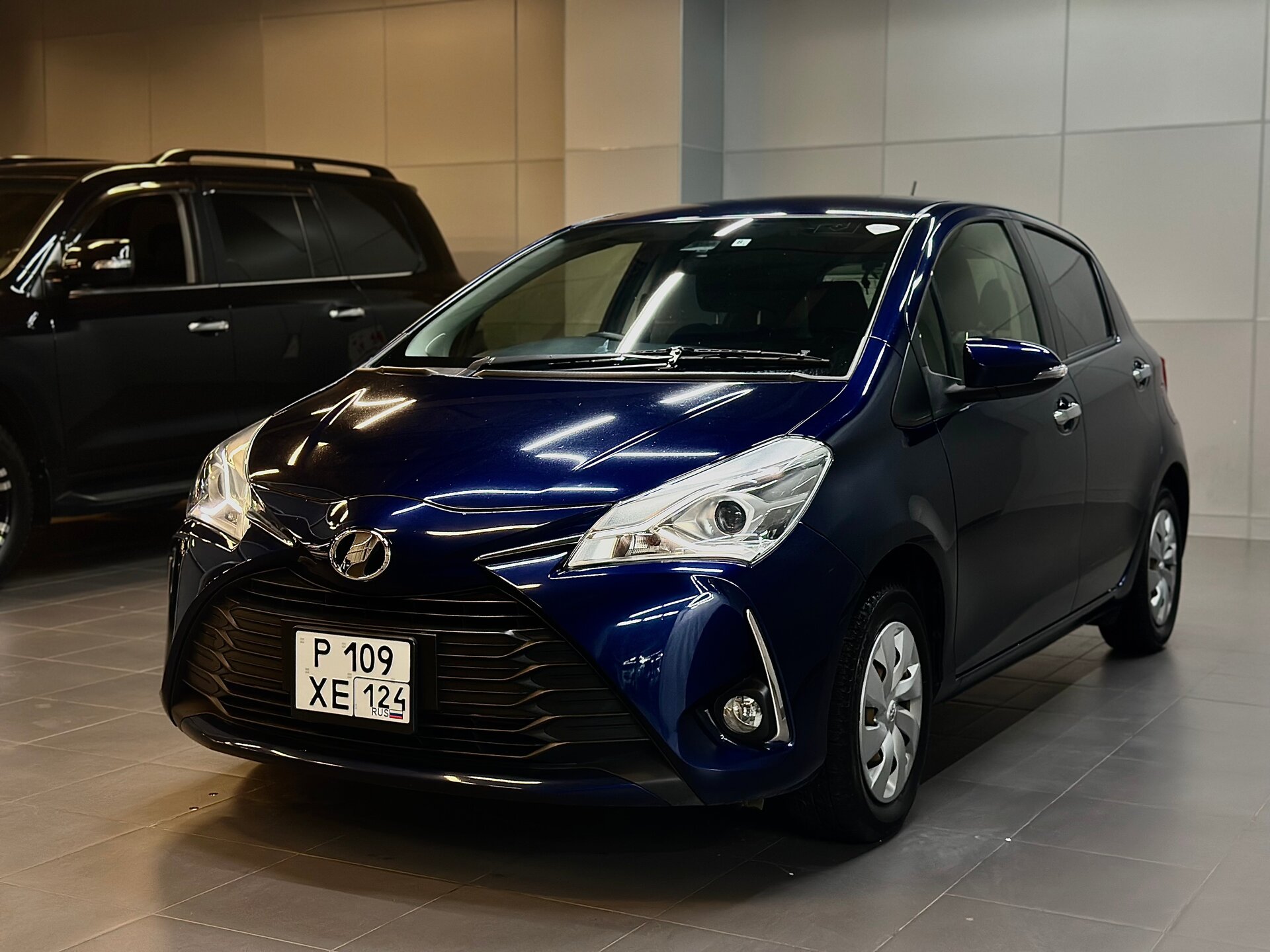 Toyota Vitz — фото 1