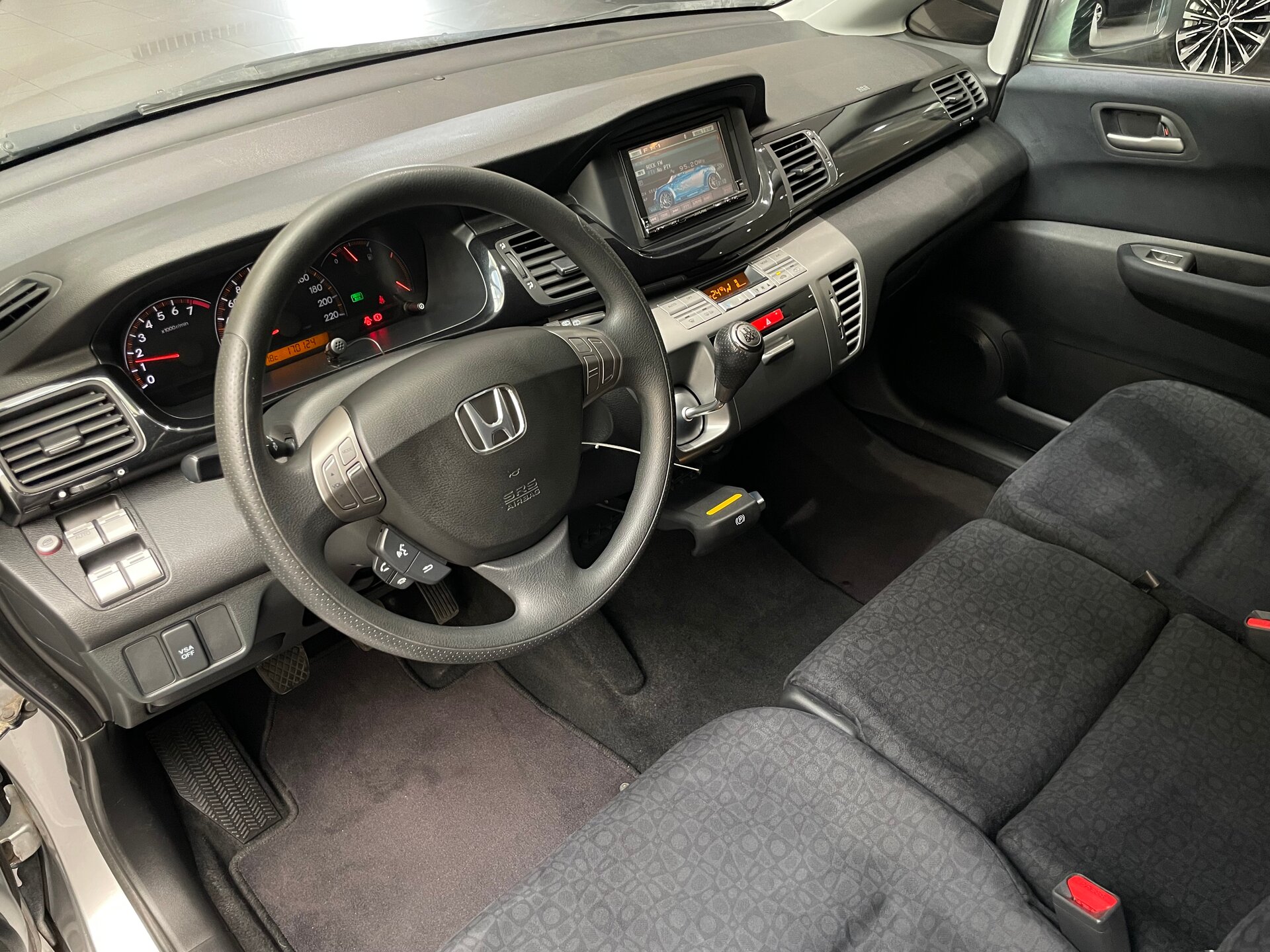 Автомобиль Honda FR-V 2.0 MT (150 л.с.) - 7